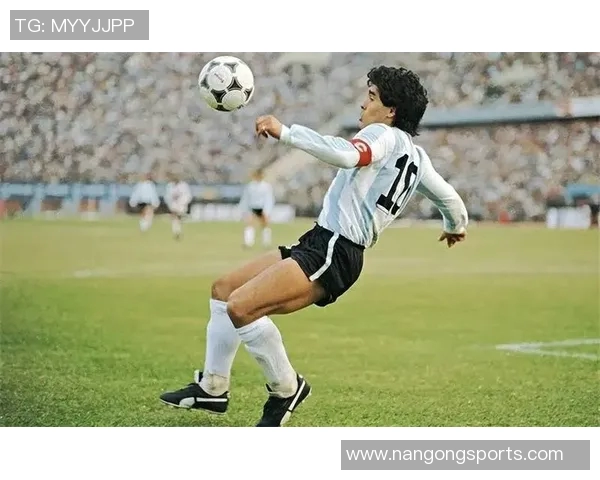 梅西谦逊谈论GOAT称马拉多纳超越一切是最伟大的偶像