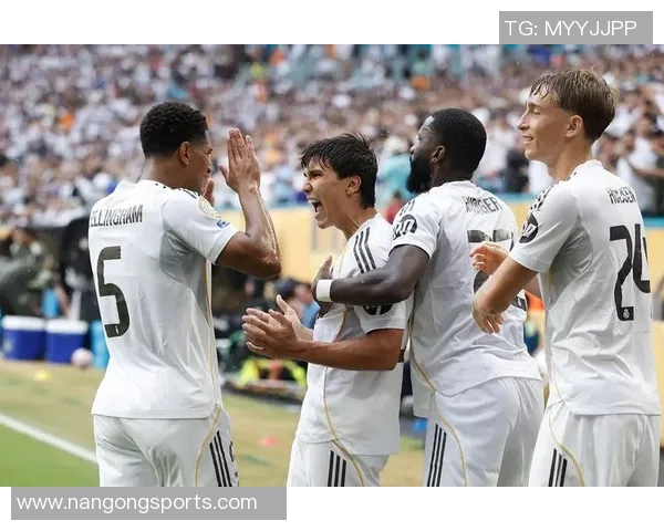 多特和尤文等多支英超球队关注皇马18岁后卫霍安马丁内斯