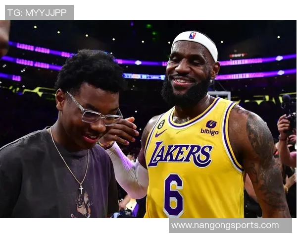 詹姆斯训练强度持续提升尚未完全恢复状态Shams重申球队信心不减